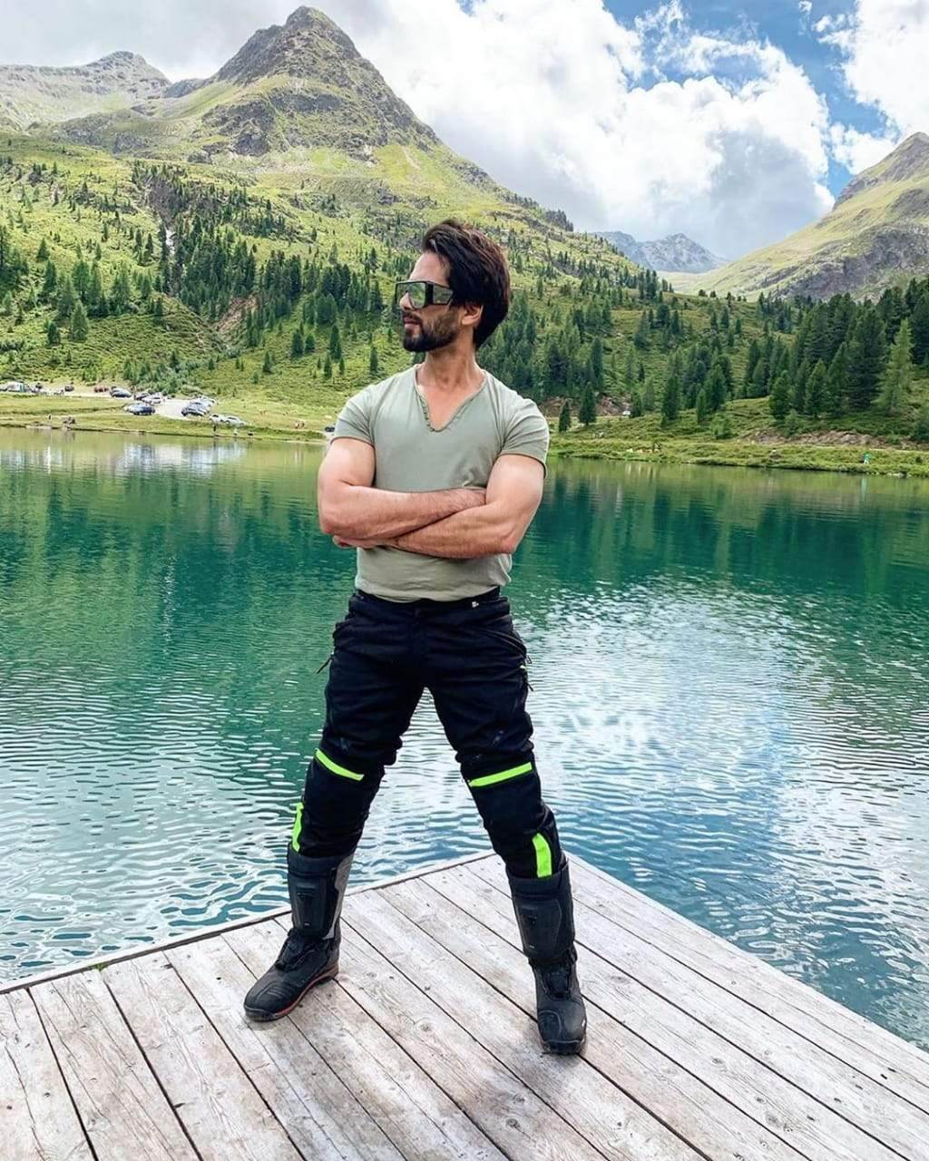 Most Stylish Shahid Kapoor Oversized Sunglasses - SunglassesMart